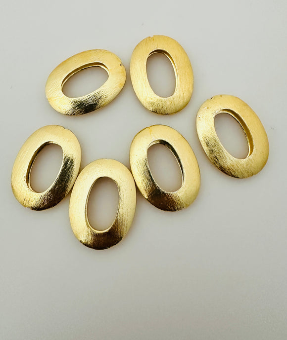 1 Strand of GOLD  Finish Oval Shape  , E-coated Beads. Bead Size is: (35mmX26mmmmThinkness)#B156BMGOO