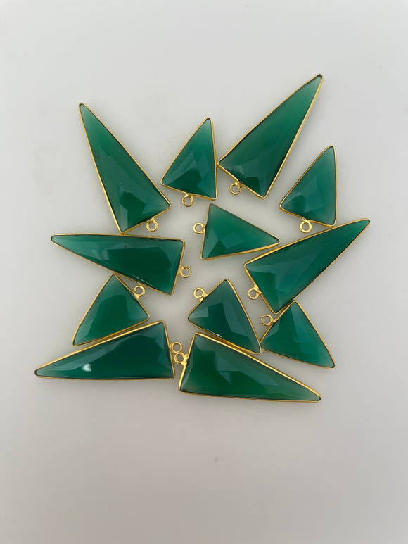 Green Onyx Bezel Pack of Six Piece One Loop  Real Gold Plated   Triangle Shape, Size : 15mX35m,15mX20m