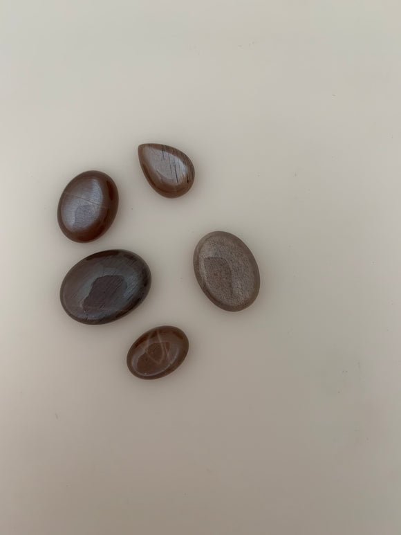 5 Pieces of Natural Chocolate Moonstone  Cabochon, Loose Gemstone  size between: 10 TO 20mmX15mm.  Different Shapes.