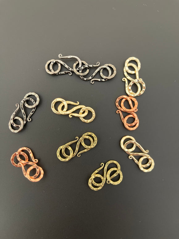 A Pack of Hammered S Hook, Made out of Copper/Brass Available in 5 colors- Gold, Silver, Copper, Brass and Gunmetal. Size: 18X10mm.